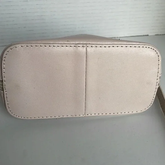 Vera Pelle light pink cross body purse - Picture 3 of 11
